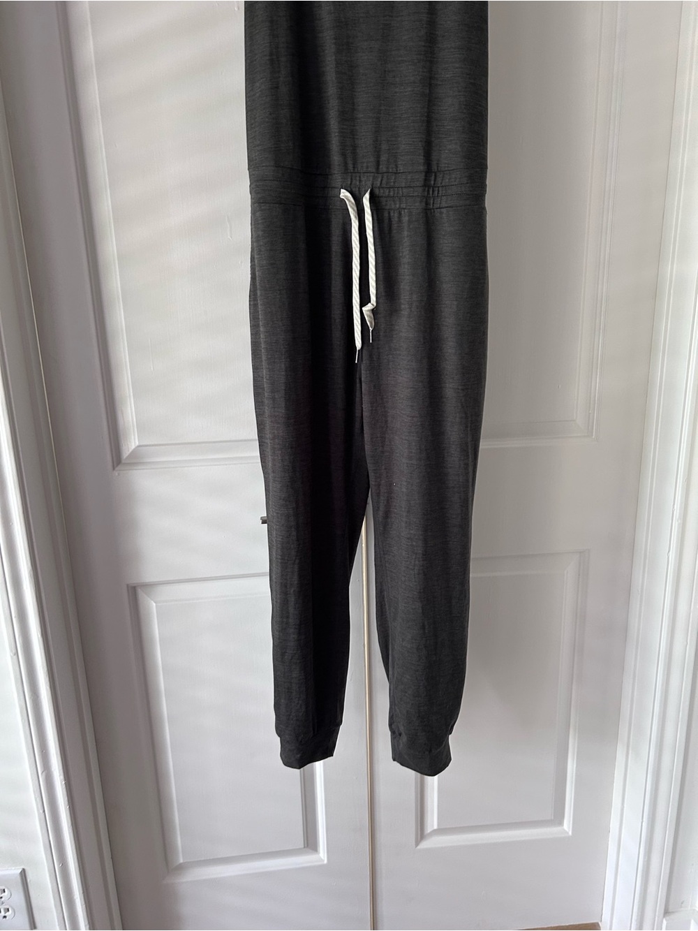 Vuori Lux Jumpsuit Charcoal Heather Racerback Jogger Romper Size Large - Picture 7 of 9